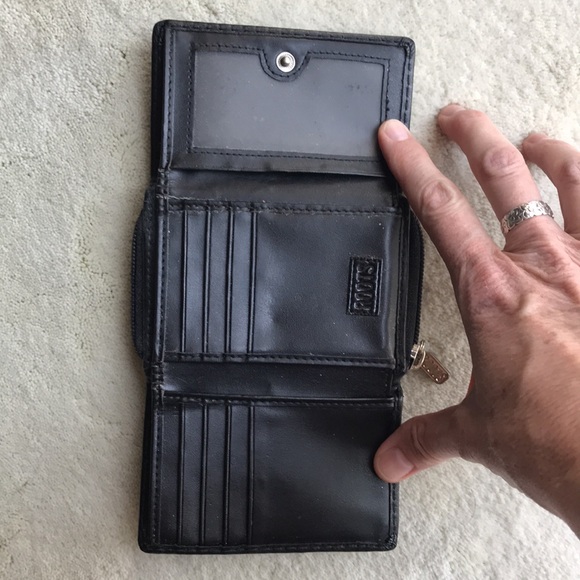 ROOTS Black leather Wallet - Picture 2 of 5